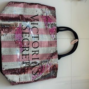 NWT Victoria Secret Sequin tote bag with zipper